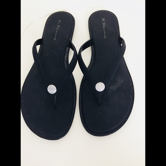 bcbg flip flops